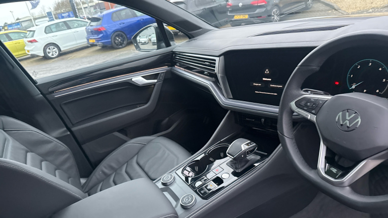 Volkswagen Touareg 3.0 V6 TDI 4Motion 286 Black Edition 5dr Tip Auto Diesel Estate